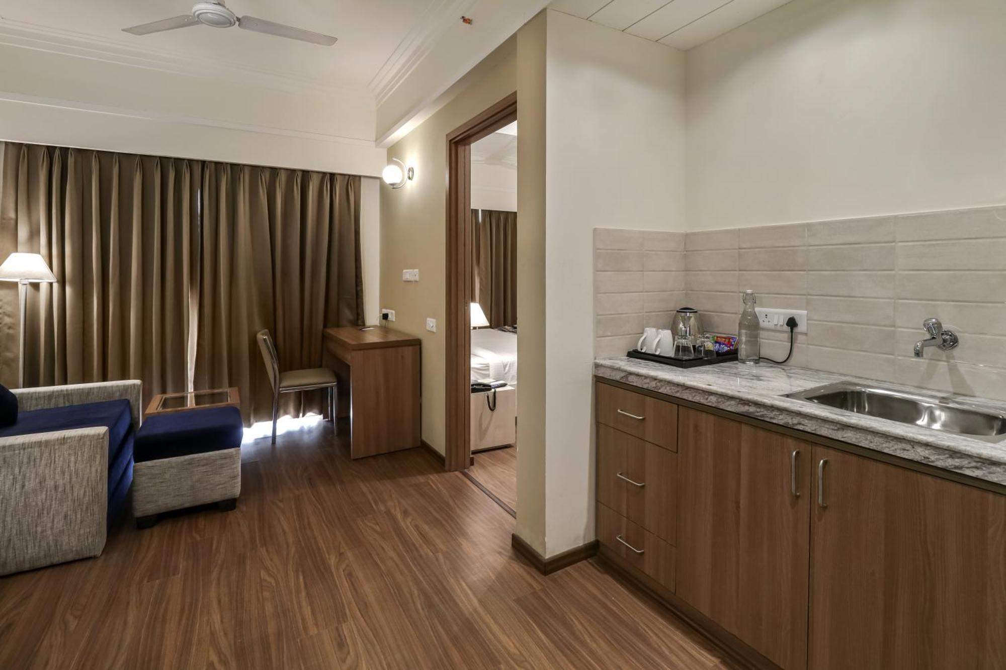 Starlit Suites Newtown Kalkutta Exterior foto