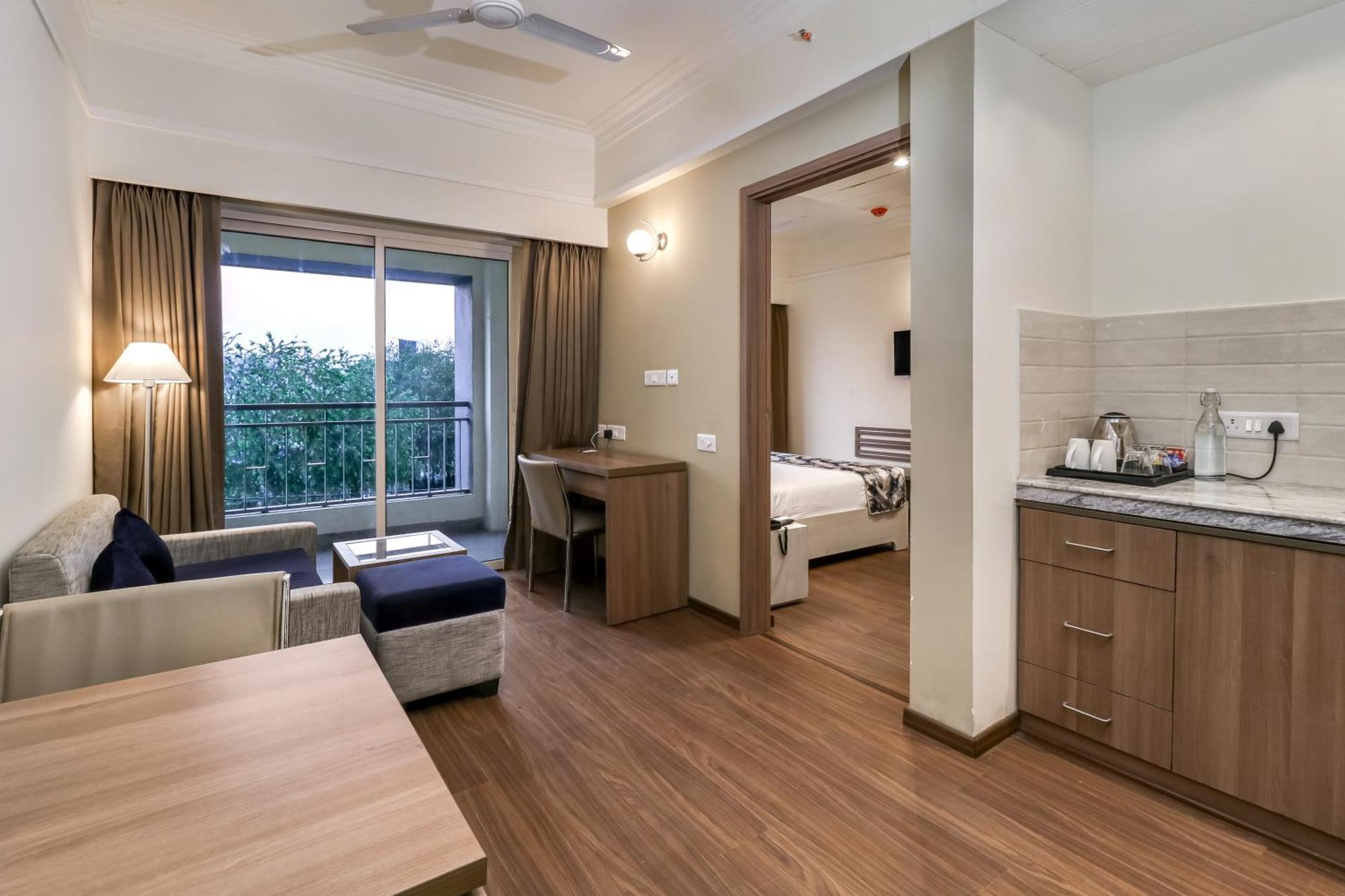 Starlit Suites Newtown Kalkutta Exterior foto